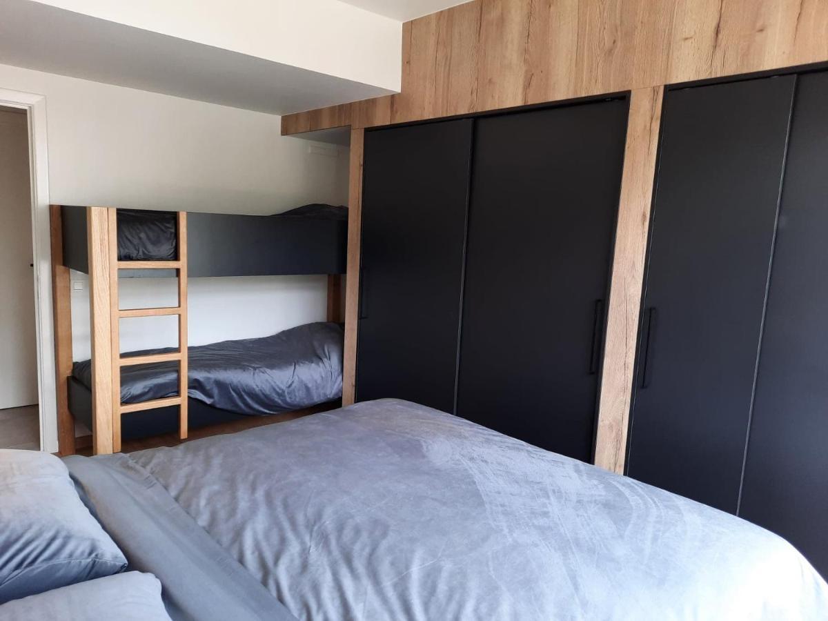 Lichtrijk En Comfortabel Hoekappartement Met Gratis Parking En Zeer Centraal Gelegen - Comme Chez Soi Ostenda Esterno foto