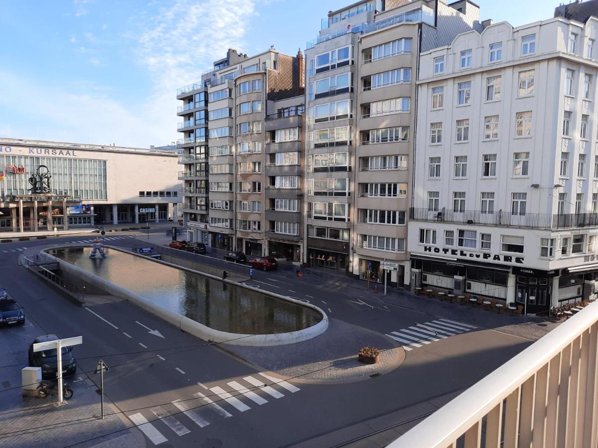 Lichtrijk En Comfortabel Hoekappartement Met Gratis Parking En Zeer Centraal Gelegen - Comme Chez Soi Ostenda Esterno foto
