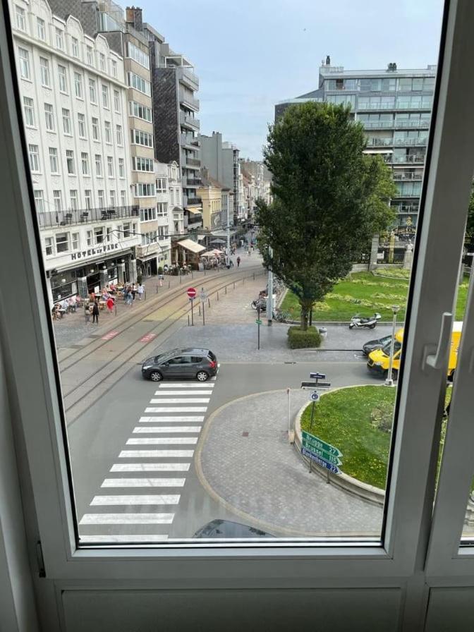 Lichtrijk En Comfortabel Hoekappartement Met Gratis Parking En Zeer Centraal Gelegen - Comme Chez Soi Ostenda Esterno foto
