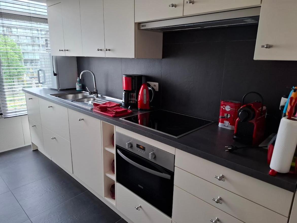 Lichtrijk En Comfortabel Hoekappartement Met Gratis Parking En Zeer Centraal Gelegen - Comme Chez Soi Ostenda Esterno foto