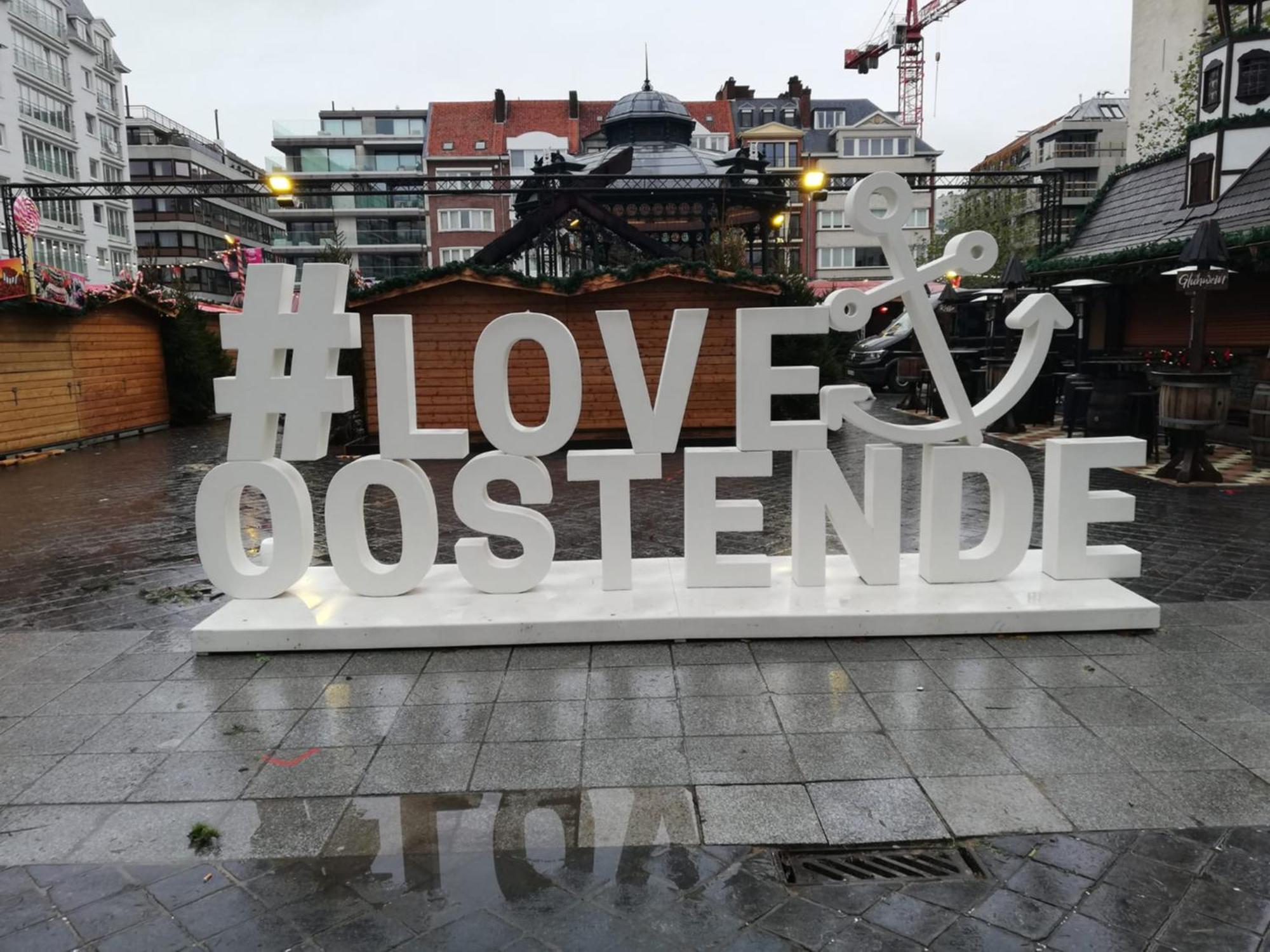 Lichtrijk En Comfortabel Hoekappartement Met Gratis Parking En Zeer Centraal Gelegen - Comme Chez Soi Ostenda Esterno foto